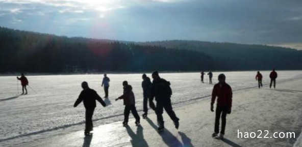 世界上最大的天然溜冰场 长达11公里的专业赛道  第2张